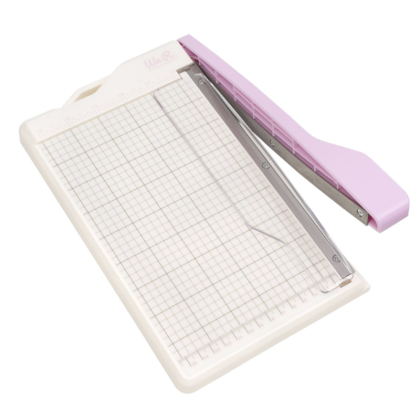 60121301 We R Memory Keepers Tool Mini Guillotine Cutter / Mini Guillotina Lila - Image 3