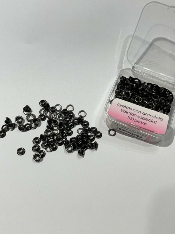 Cajita de Eyelets 2/16” (.35cm ) 100 pzas Onix -  Para cartulinas o Tags (Ediciòn Limitada)
