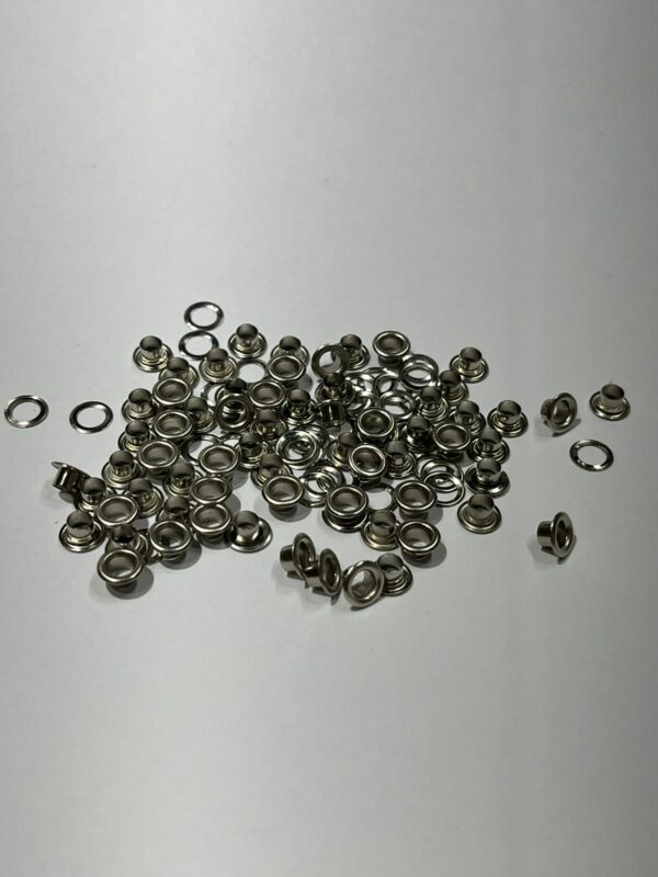 Cajita de Eyelets 2/16” (.35cm ) 100 pzas Plata-  Para cartulinas o Tags (Ediciòn Limitada) - Image 2