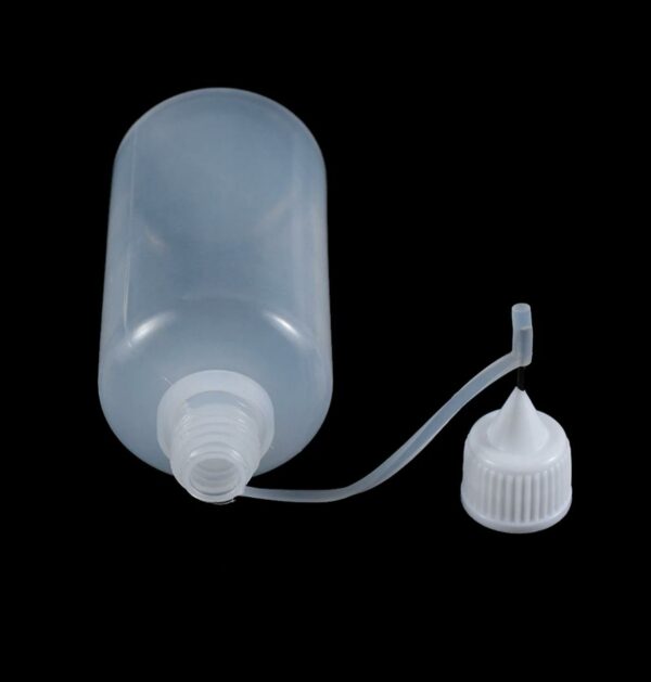 Bote plástico con punta de precisión 100ml