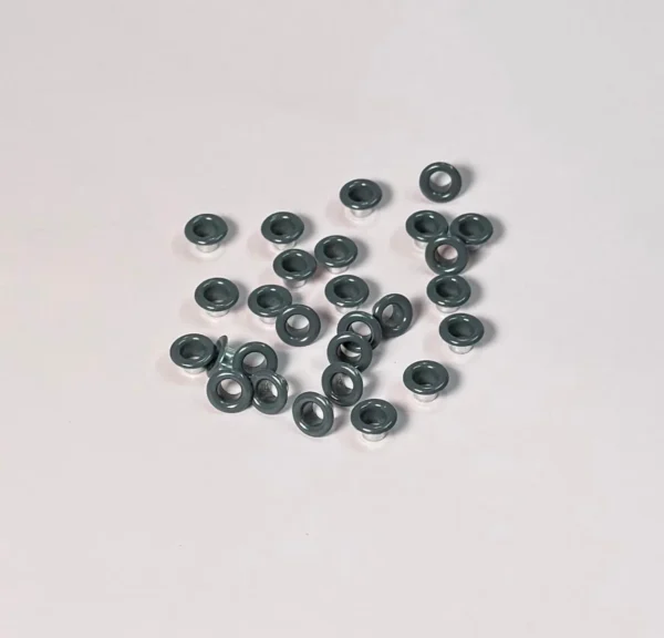 Eyelets 3/16” (.5cm ) Paq. 100 pzas  Gris/ Sirve para sujetar elástico en libreta